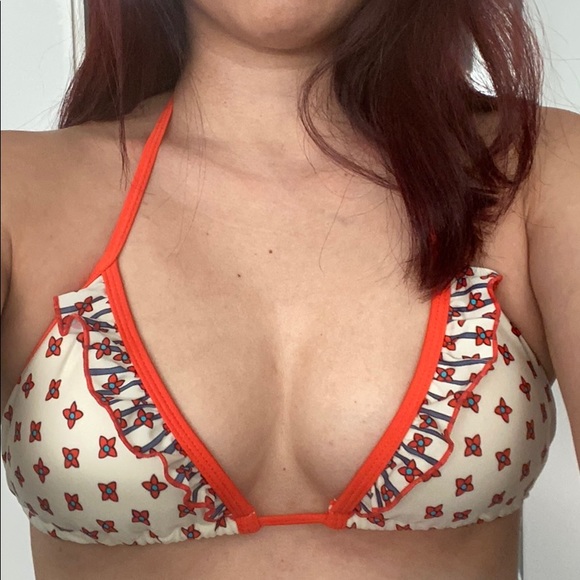 ⭐️ 2/$20 Marc Jacobs bikini top size M - Picture 6 of 6